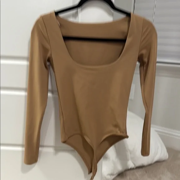 Express Body Contour Tan Bodysuit - Picture 3 of 3